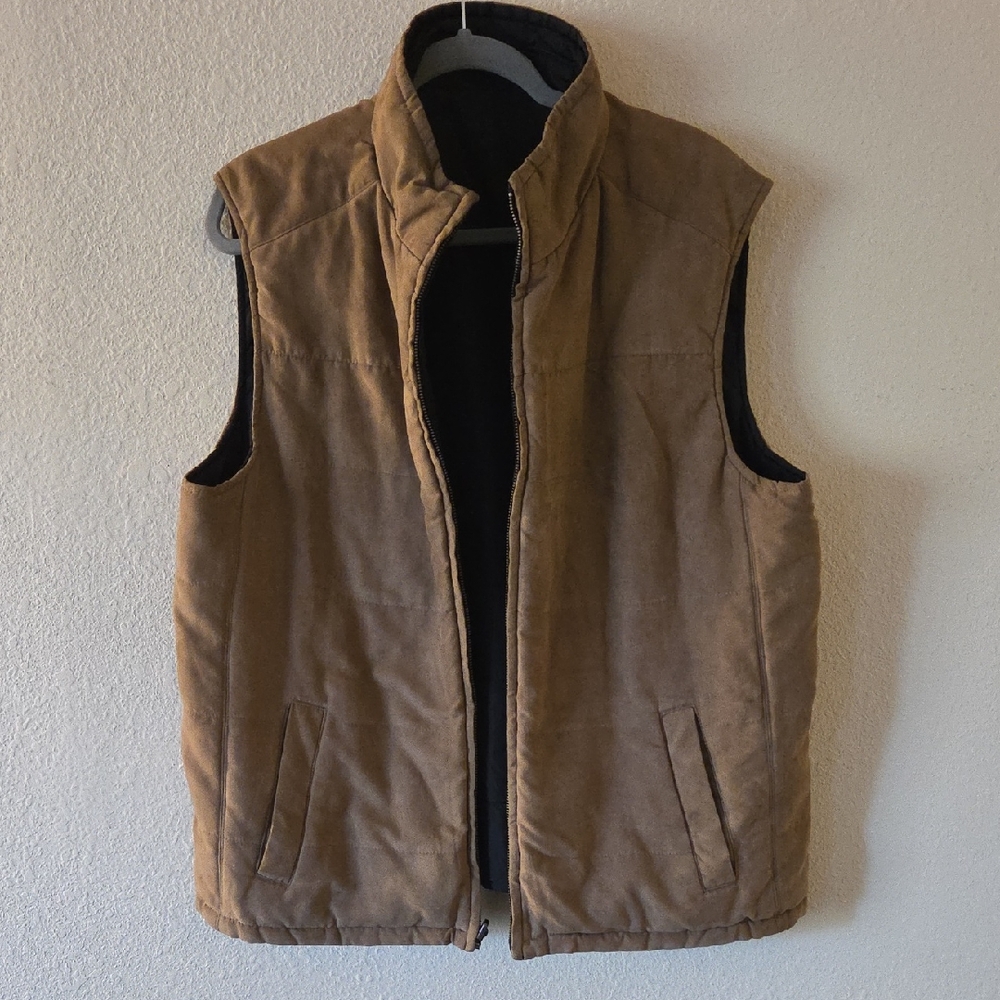 Men's Tan Sleeveless Jacket. 2 Inside Zipper Pockets
